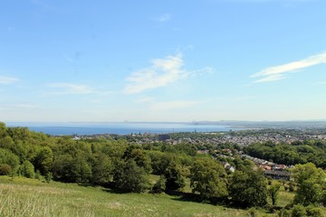 Obraz premium Die Skyline von Edinburgh in Schottland.