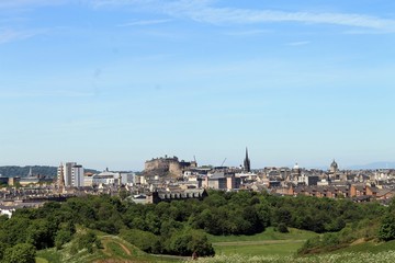 Fototapeta na wymiar Die Skyline von Edinburgh in Schottland.