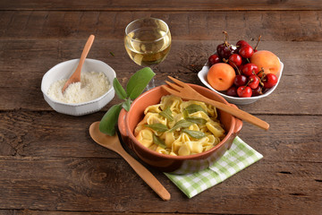 TORTELLINI CON BURRO E SALVIA - Tortellini with butter and sage