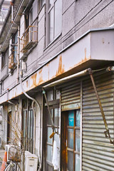 Fototapeta na wymiar 日本の古いアパート