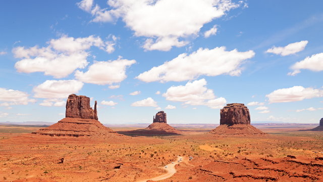  Time lapse footage with zoom in motion of the famous photogenic spectacle of "The View" in Monument Valley, Utah