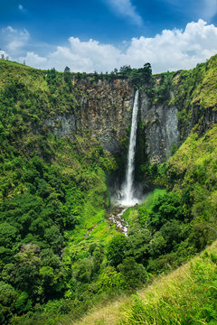 Fototapeta Sipisopiso (or Sipiso Piso) waterfall, Northern Sumatra, Indones