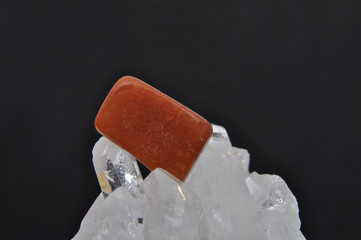 Aventurin auf Bergkristall