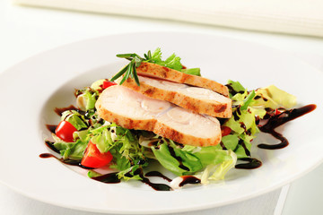 Chicken breast with green salad