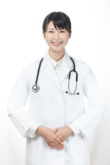 Fototapeta premium 白衣の女性 女医 正面