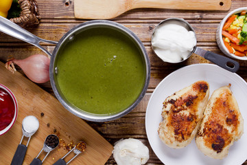 Soup Puree spinach in the pan
