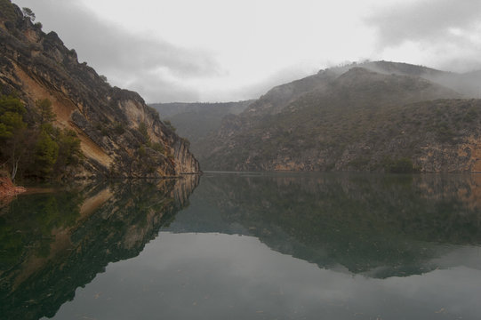 Niebla en el embalse