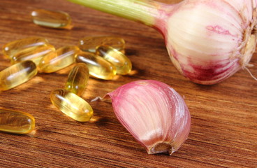 Whole garlic and clove with pills, alternative medicine