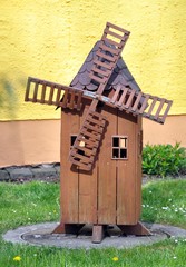 Miniatur Hühle im Schloßpark Lampertswalde