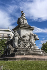 Fototapeta premium Louis Pasteur monument (1904, sculptor Alexander Falguire) Paris