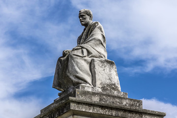 Fototapeta na wymiar Louis Pasteur monument (1904, sculptor Alexander Falguire) Paris