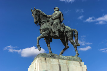 Fototapeta premium Monument to Marshal Joffre near Ecole Militaire, Paris, France.