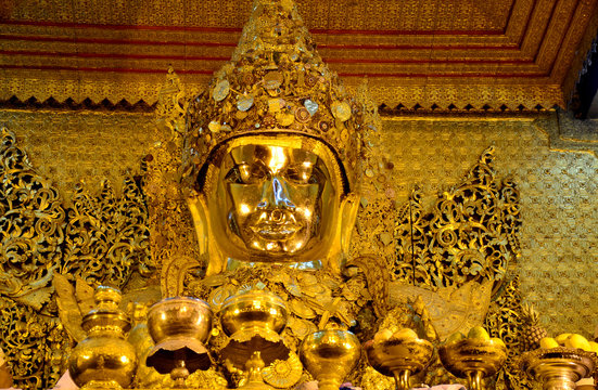 Maha Myat Muni Buddha Image of Mahamuni Buddha Temple