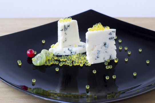 Dor Blue and honey caviar
