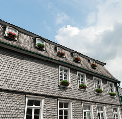 Haus in der Altstadt mit Schieferplatten Fassade © Alessandro2802