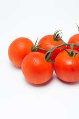 トマト（房付きのトマト）　縦位置