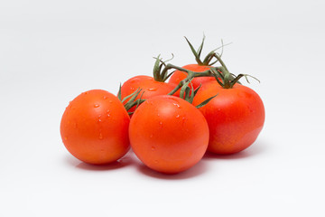 トマト（房付きのトマト）　横位置