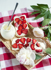Strawberry sandwiches with butter