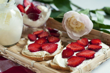 Strawberry sandwiches with butter