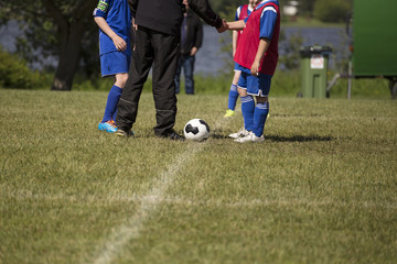 Obraz premium A hand shake before the game wishing the other team good luck.