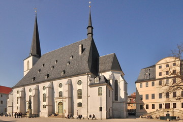 Fototapeta na wymiar Herderkirche Weimar im Frühling