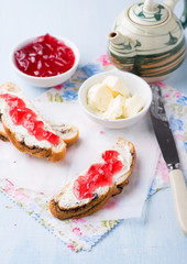 Sandwiches with fresh red currant jam