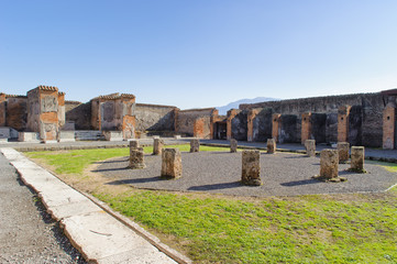 Fototapeta na wymiar ruined market place in Pompeii.