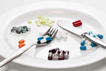 Tabletten auf einem Weissen Teller