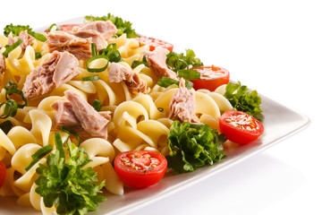 Pasta with tuna and vegetables 