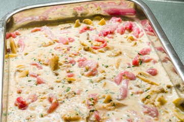 Auflaufform mit Fleisch