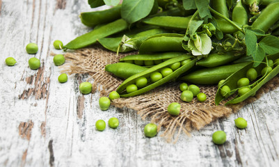 green peas with leaf and flower