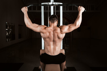 Fototapeta na wymiar muscular bodybuilder training back