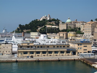 Obraz premium hafenstadt ancona