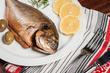 Fried fish with white wine