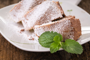 ring cake sprinkled with sugar