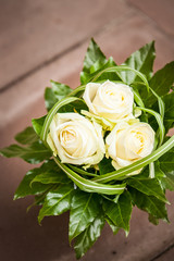 Brautstrauß mit weißen Rosen