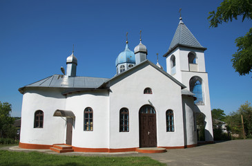 Fototapeta na wymiar Сельская церковь в России