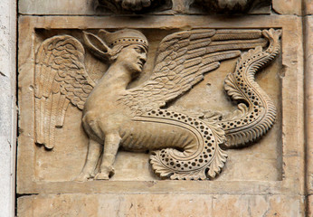 chimera; bassorilievo del Duomo di Fidenza