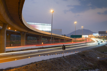 The trajectory of the road intersection at night