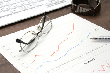 無人のオフィスのデスク