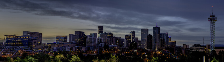 Naklejka premium Early morning Denver skyline with morning colors sky