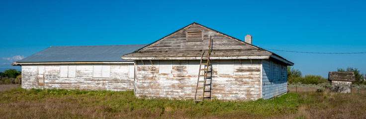Fototapeta na wymiar Idaho weathered building in farm country