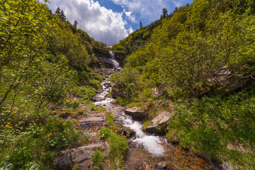 Fototapeta na wymiar Beautiful small waterfall In Mountains, Ukraine.