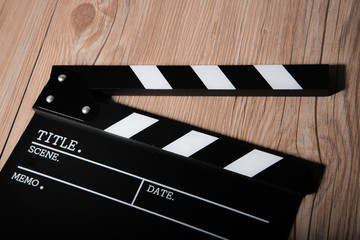 Obraz premium movie clapper on wooden background
