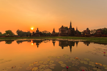 Fototapeta na wymiar Sukhothai historical park, the old town of Thailand in 800 years ago