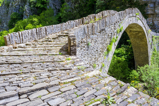 Fototapeta Old stone bridge of Noutsos, Epirus (Greece)