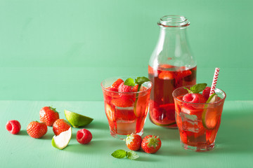 summer strawberry raspberry lemonade with lime and mint