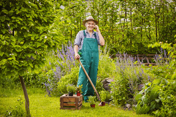 Mann Garten Mobiltelefon