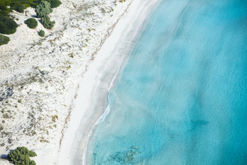 Vista aerea su spiaggia del sud Sardegna