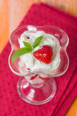 Dessert strawberries with cream